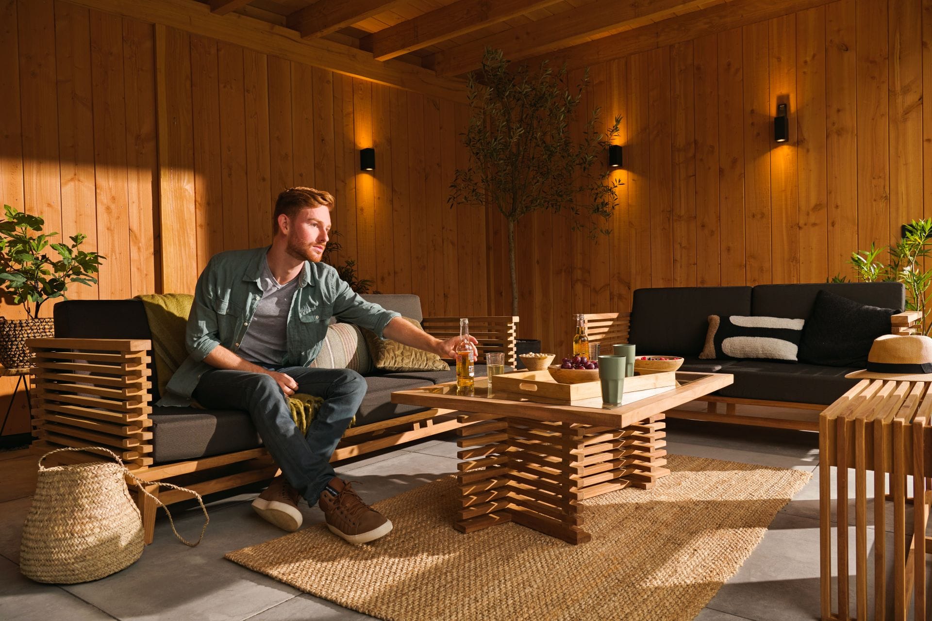 Teak loungeset Riverside tafel met glasplaat Teak loungeset Riverside tafel met glasplaat